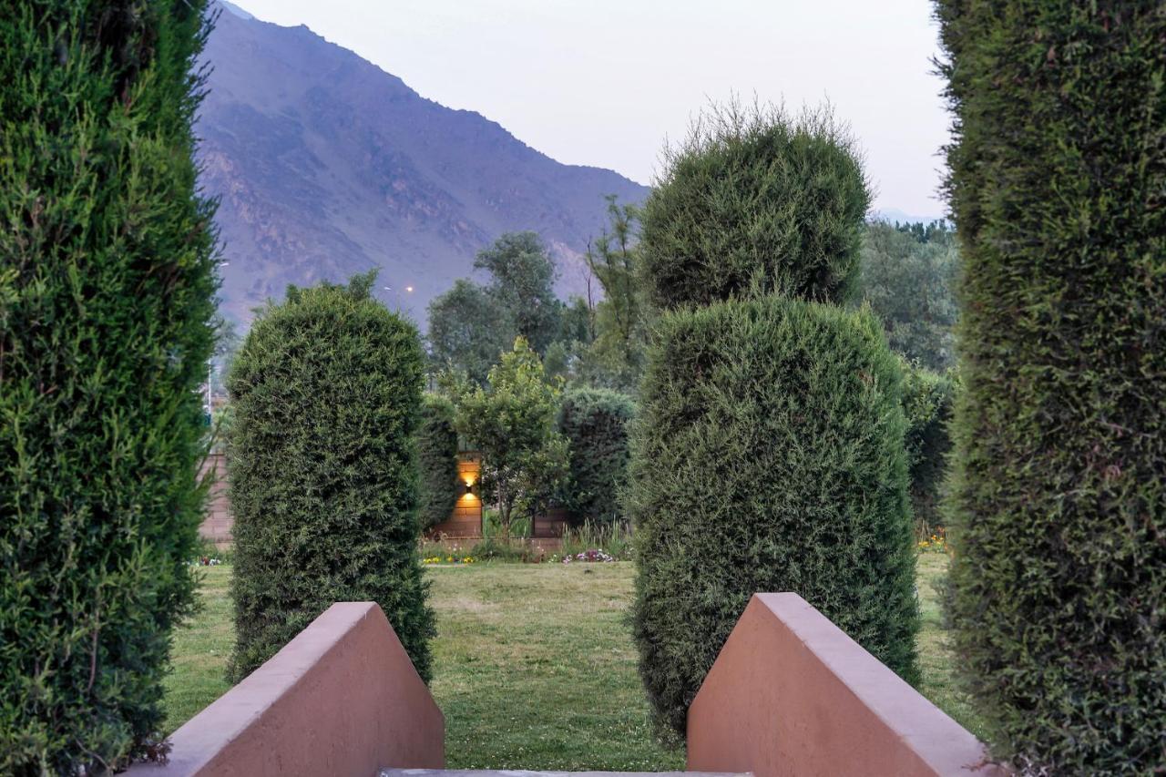 The Chinar Srinagar Srīnagar Exterior foto